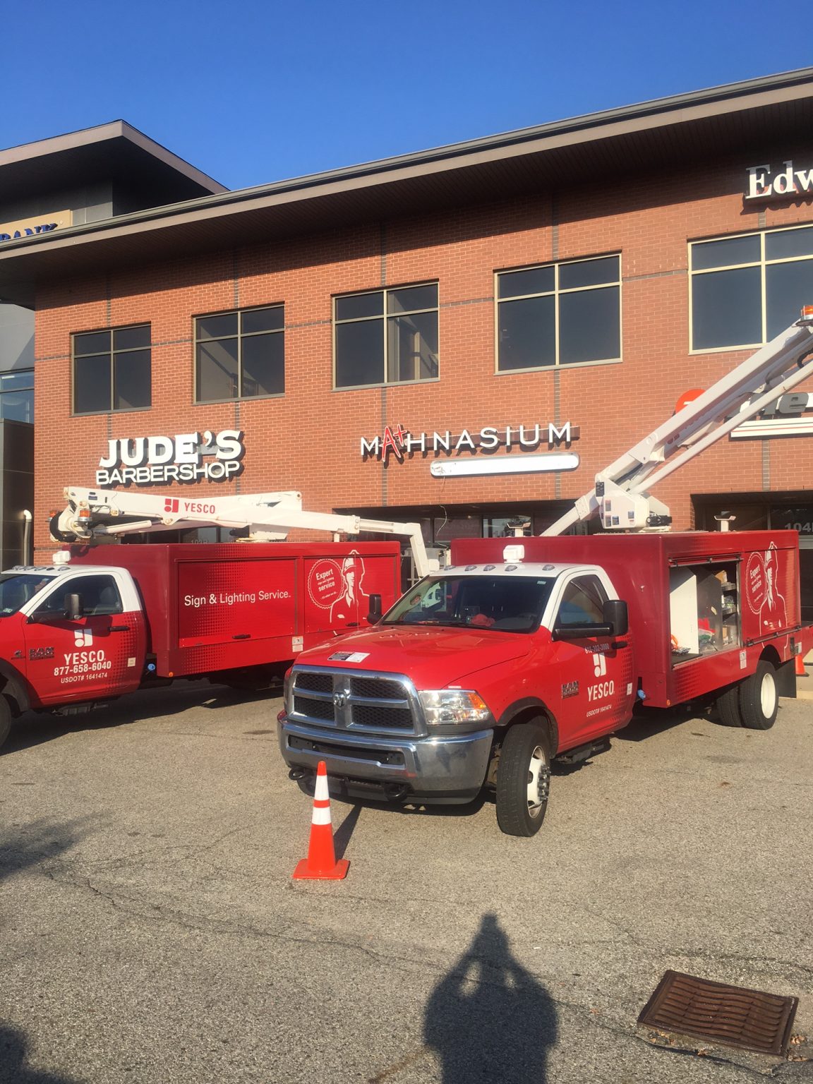 sign-repair-yesco-detroit